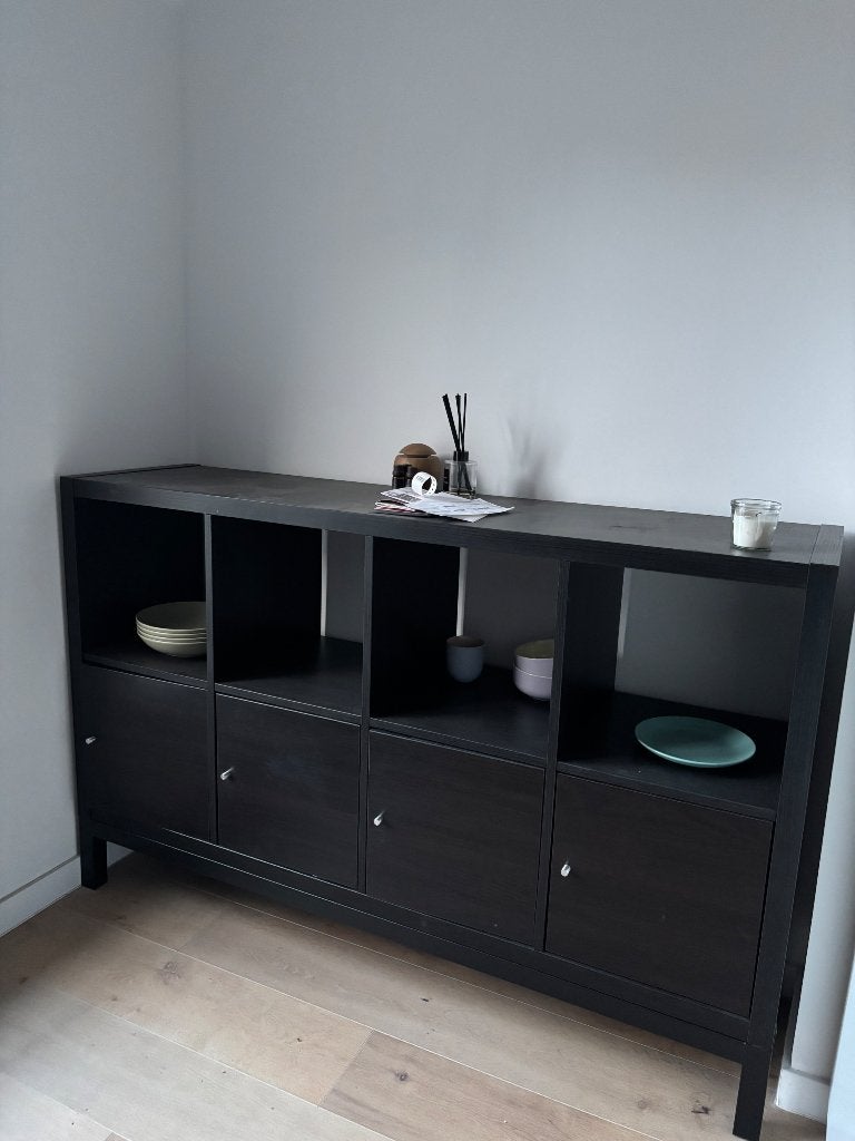 IKEA Kallax kast met deurtjes en op pootjes zwart, 25 à 50 cm, Avec porte(s), Comme neuf, 100 à 150 cm