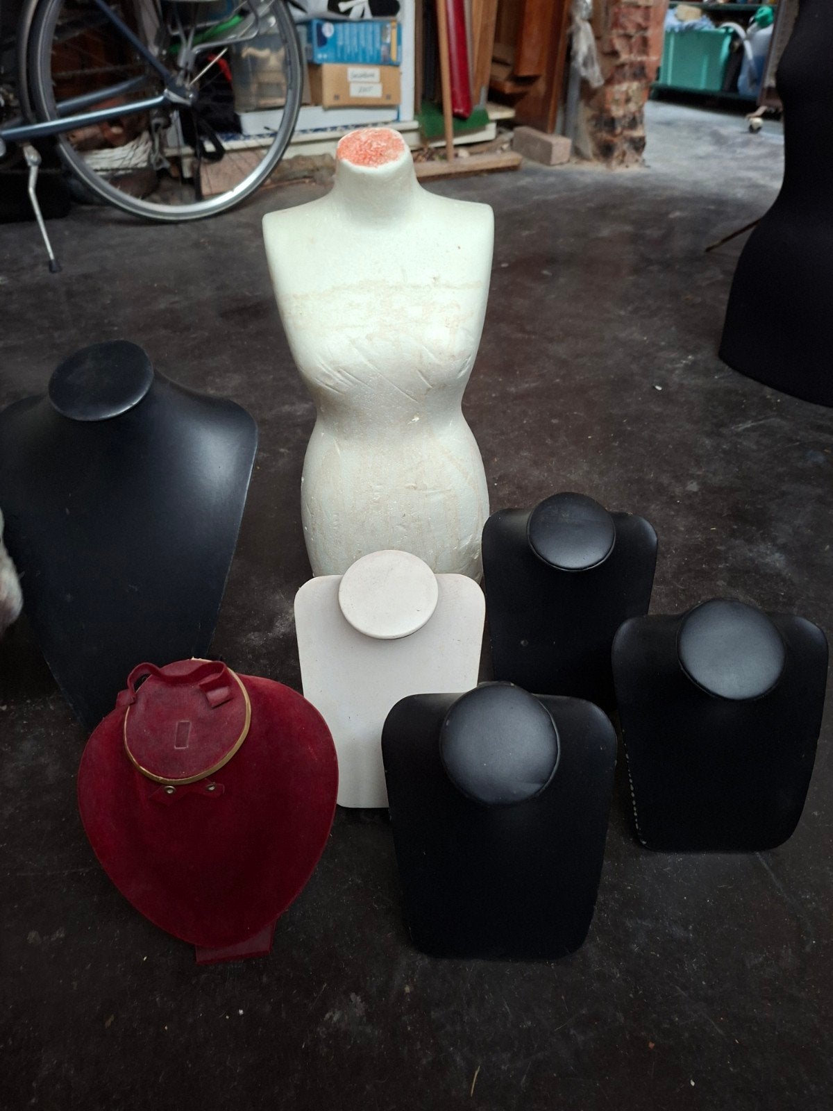 Buste de bijoux, Divers, Lots de brocante, Enlèvement