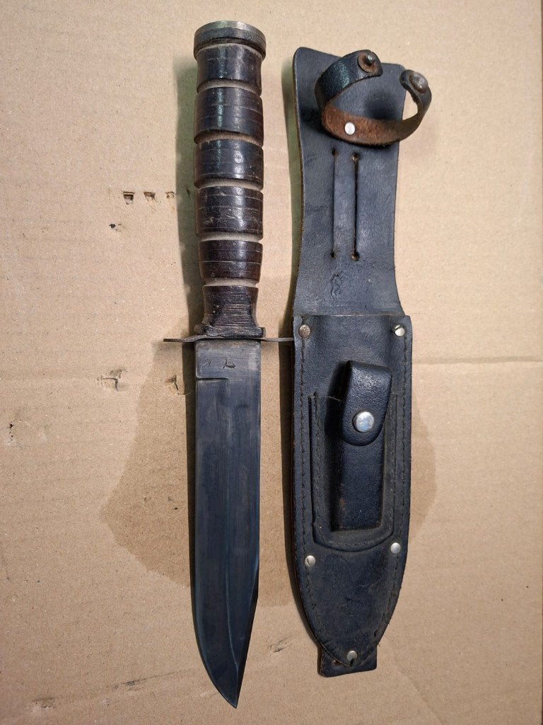 Objet militaire type KA-BAR USMC avec étui cuir, Envoi, Marine, Couteau ou Poignard