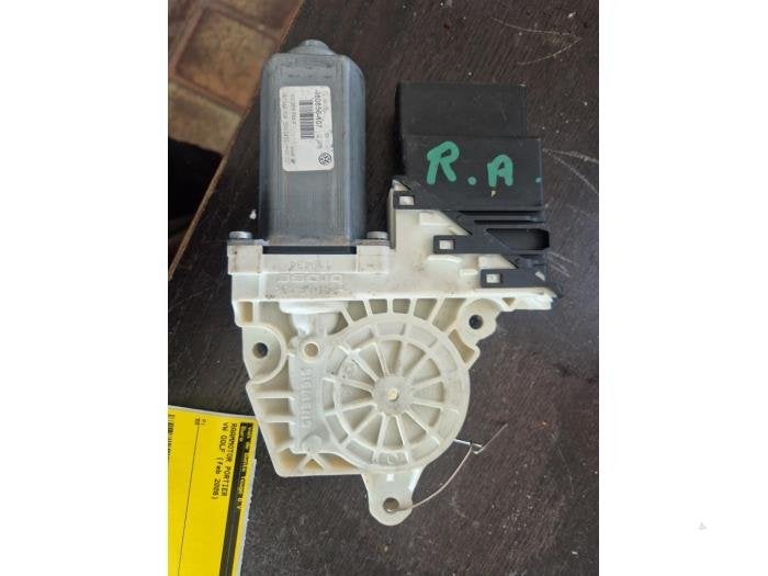 Moteur de vitre portière d'un Volkswagen Golf, Autos : Pièces & Accessoires, Volkswagen, -, 3 mois de garantie, Utilisé