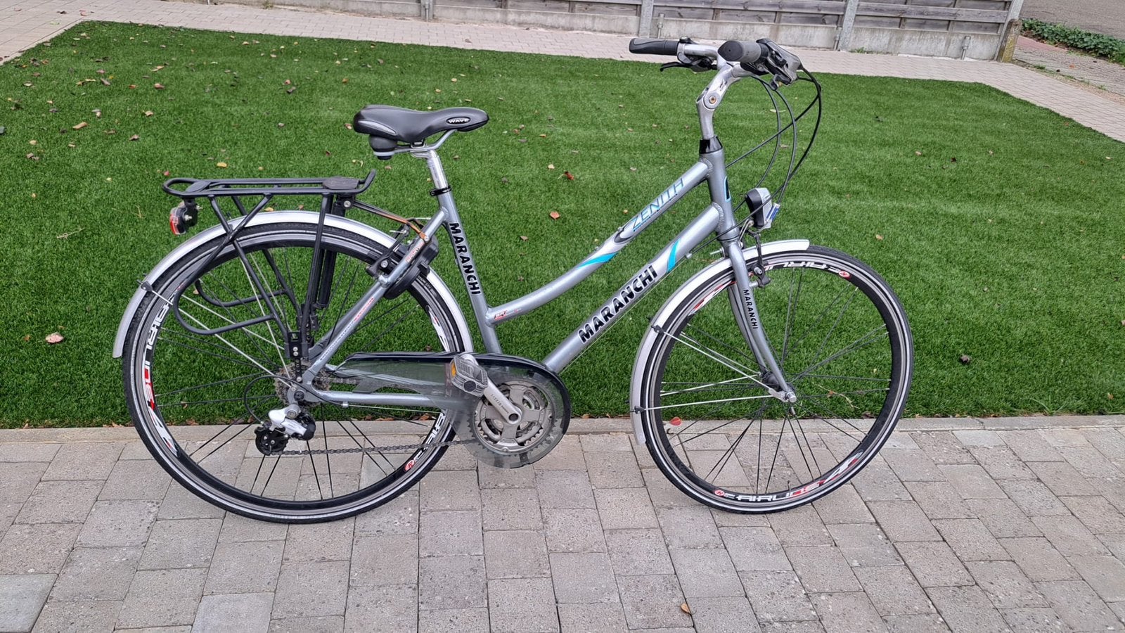 Dames en of meisjesfiets 28 inch, Ophalen, Zo goed als nieuw, Versnellingen