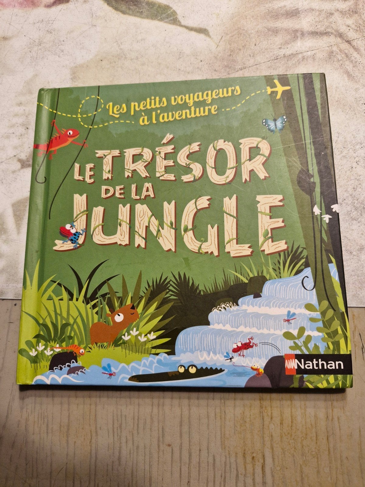 livre le tresor de la jungle en bonne etat, Ophalen of Verzenden, Zo goed als nieuw