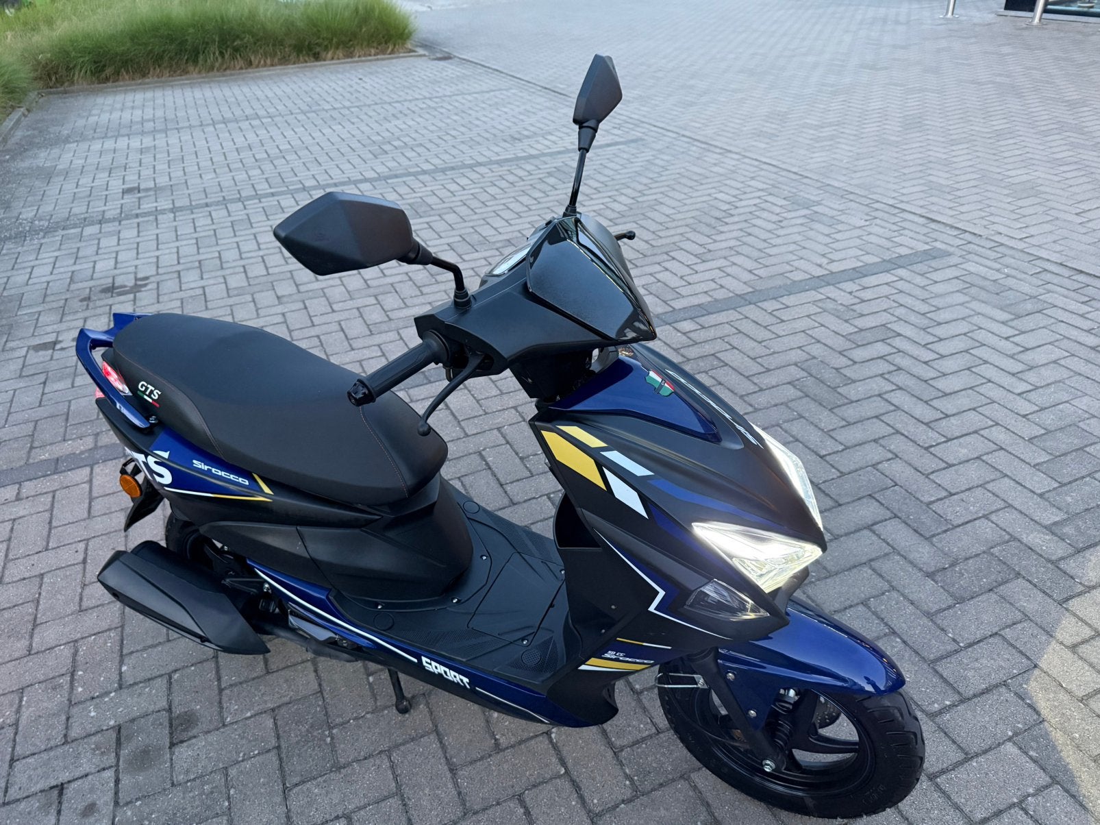 GTS Sirocco sport A klasse rijden zonder rijbewijs 2024, Fietsen en Brommers, Ophalen, Klasse A (25 km/u), Zo goed als nieuw, Benzine