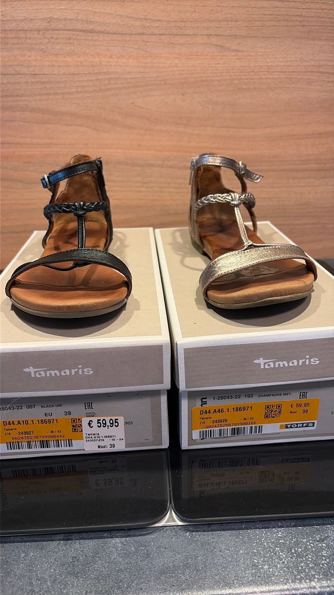 Sandalen tamaris zwart en champagne kleur, Kleding | Dames, Ophalen, Zwart, Sandalen of Muiltjes, Gedragen