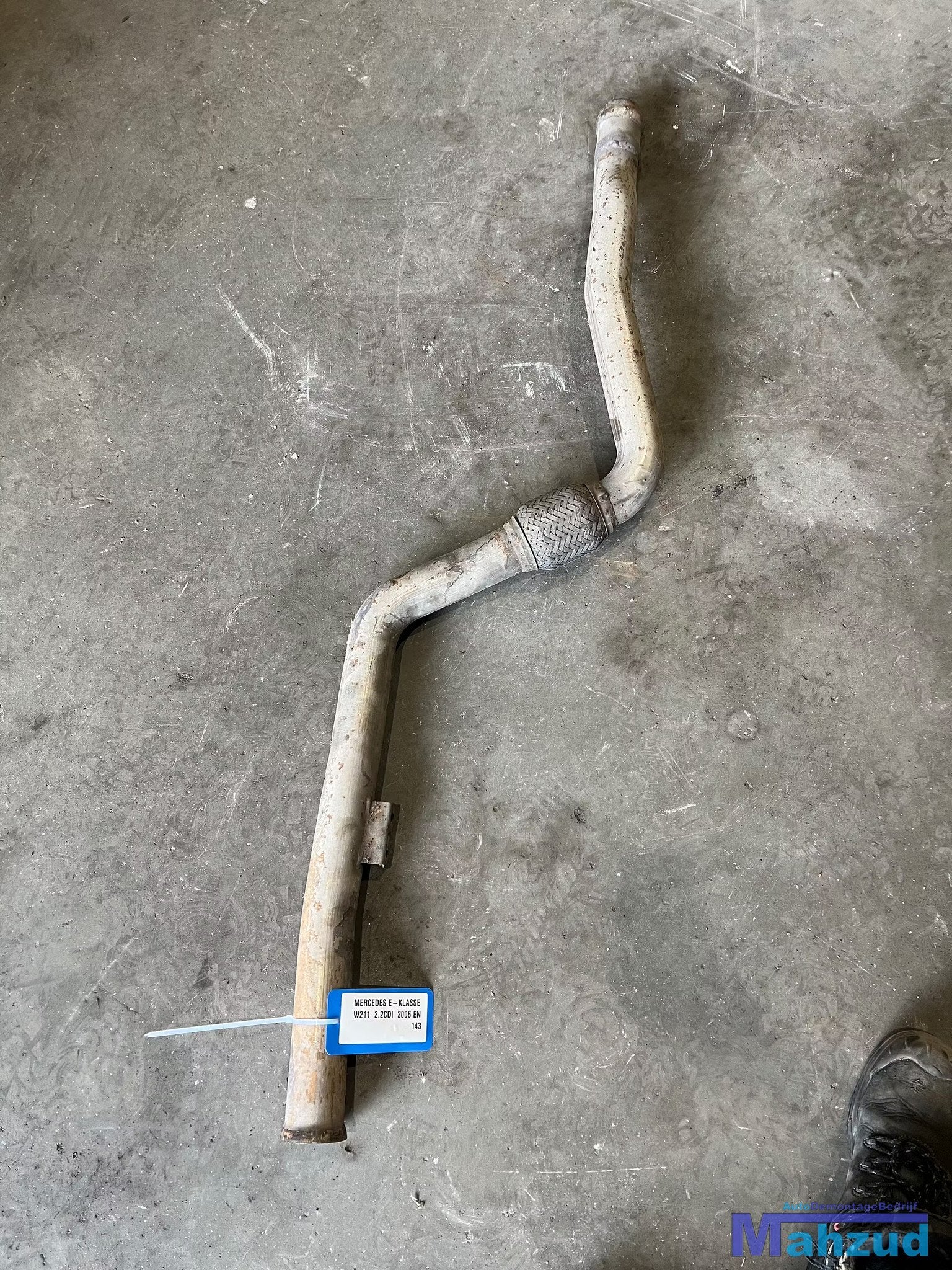 MERCEDES E KLASSE W211 2.2 CDI uitlaat middendemper 2002-200, Gebruikt, Mercedes-Benz AG, Mercedes-Benz, Mercedesstrasse 120
70372  Stuttgart, DE