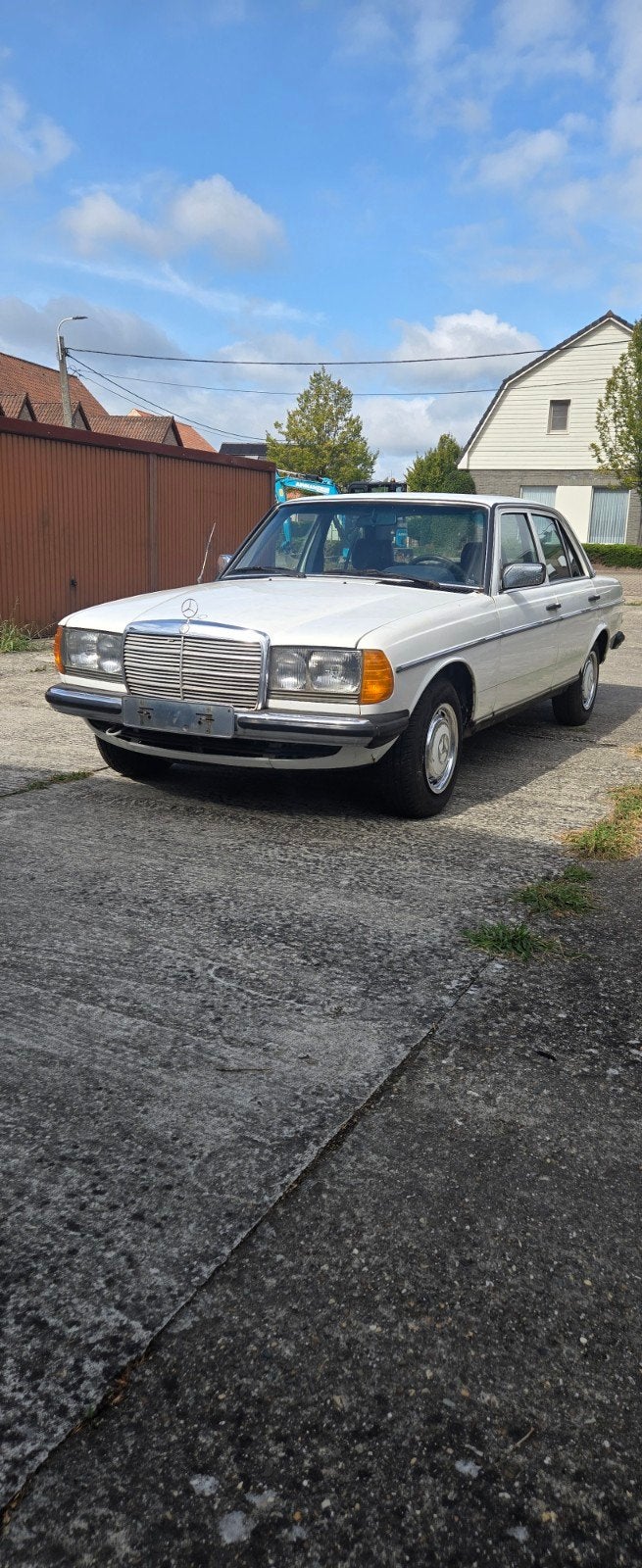 Mercedes Benz  240 D.      1ste eigenaar, Auto's, Oldtimers, Achterwielaandrijving, Wit, Bedrijf, 5 deurs