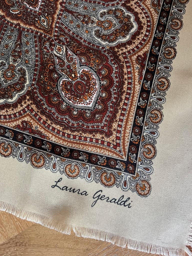 2 mooie vintage sjaals, waarvan één van "Laura Geraldi", Ophalen, Maat 42/44 (L), Laura Geraldi, Zo goed als nieuw