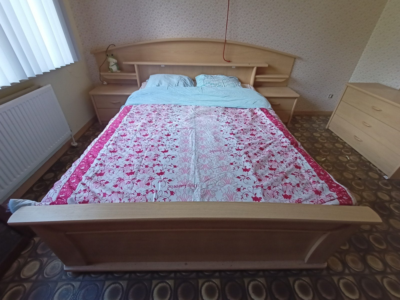 Chambre à coucher avec commode avec miroir, Enlèvement