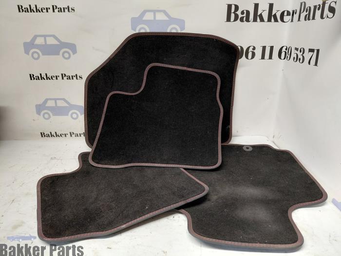 Kit tapis d'un Suzuki Swift, -, -, 3 mois de garantie, Utilisé