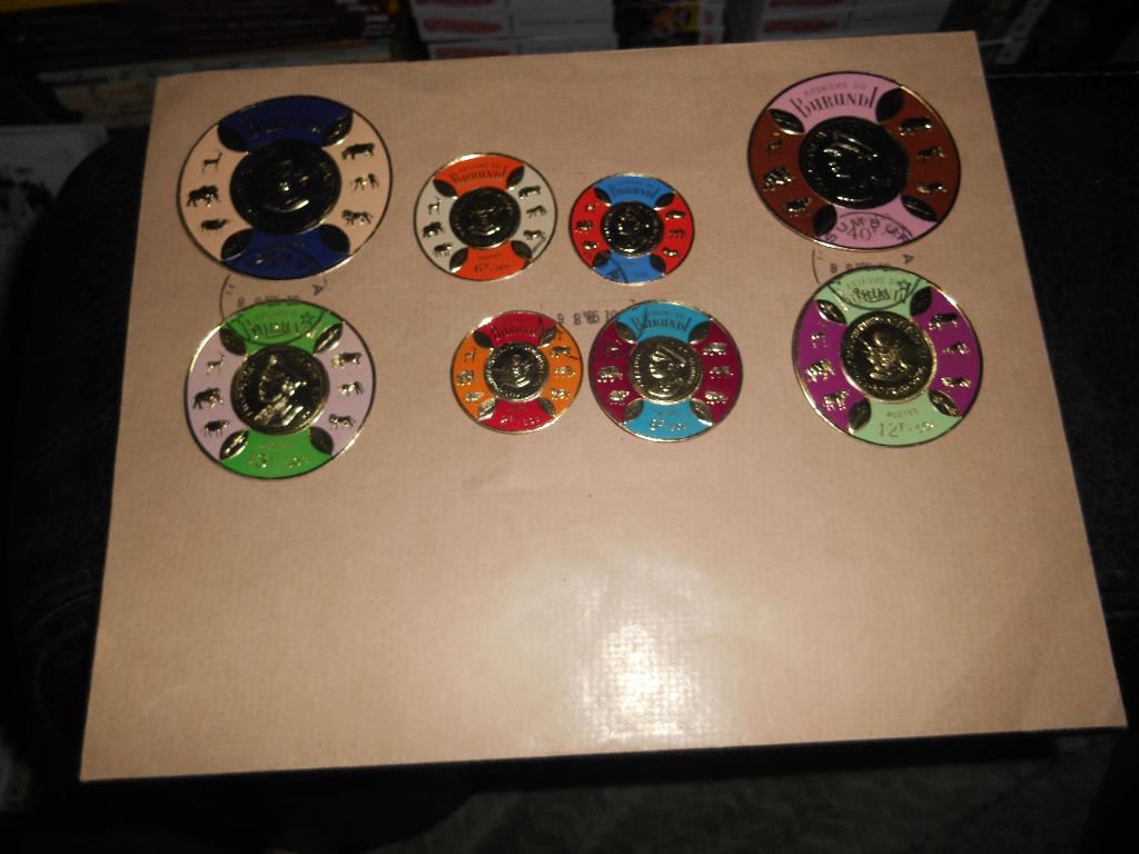 Enveloppe 8 timbres médaille du Burundi, Enlèvement ou Envoi