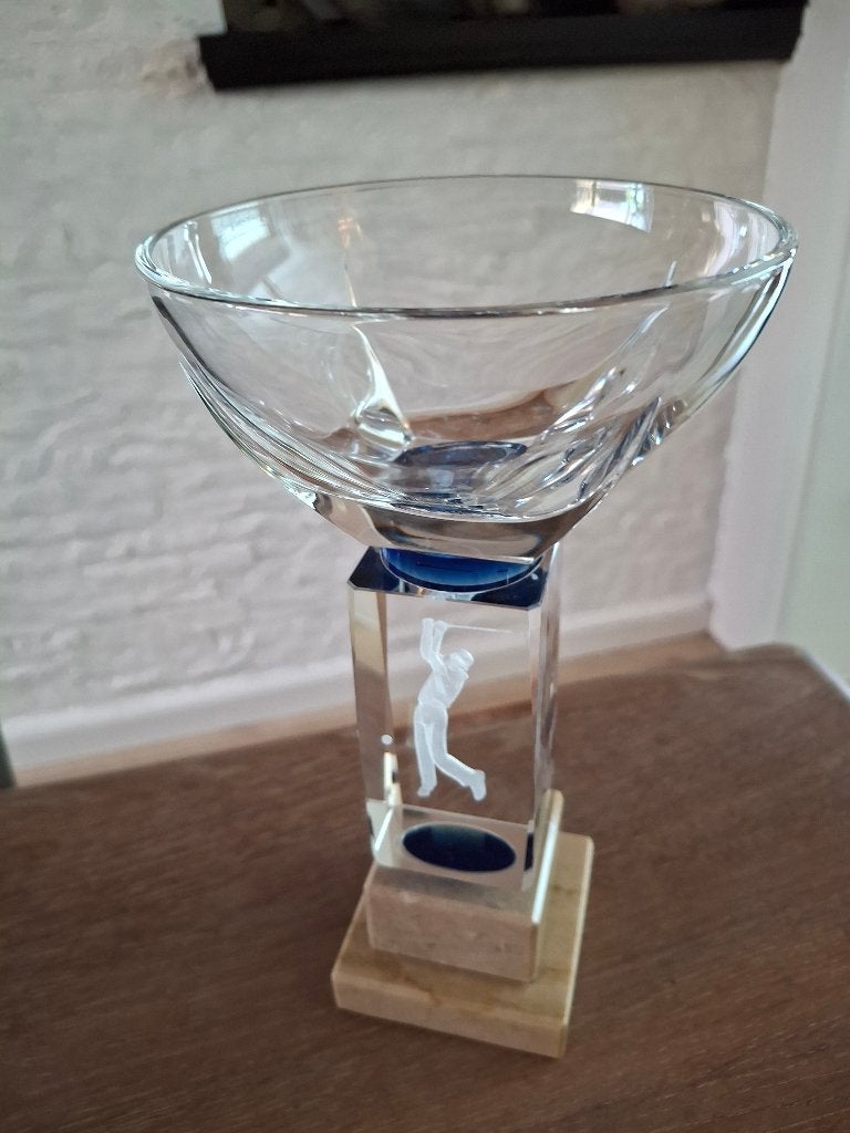 Golfer in 3 d in glas, Enlèvement