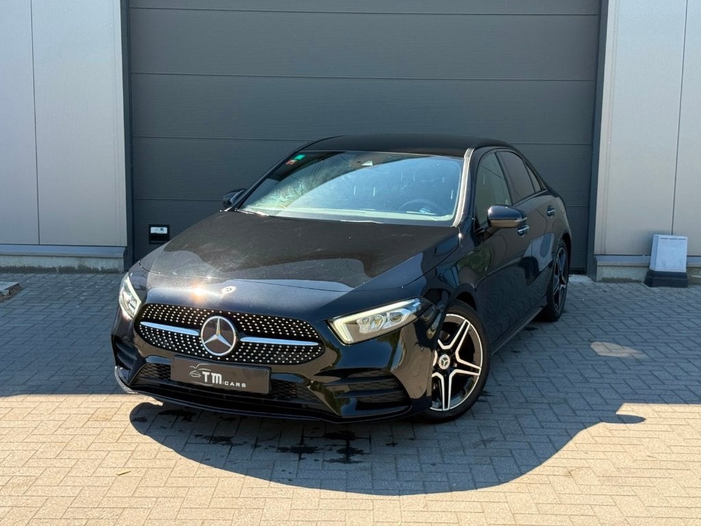 Mercedes-Benz A180 berline AMG automaat, Auto's, Mercedes-Benz, 4 cilinders, Alcantara, Zwart, Parkeersensor