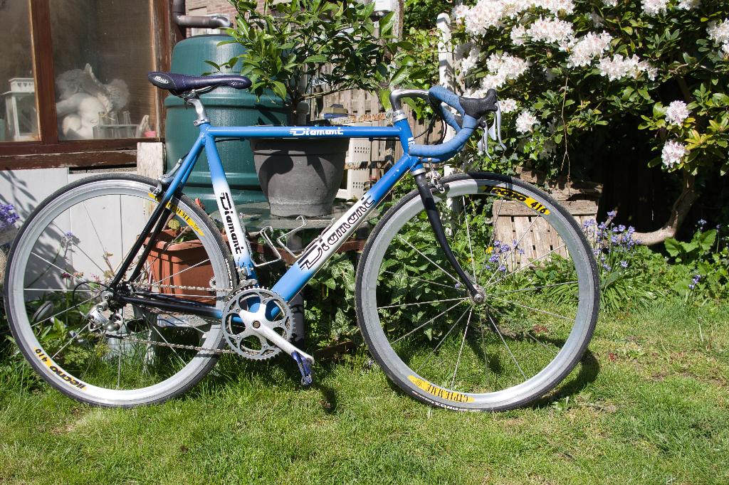 ancien velo route diamand, Vélos & Vélomoteurs, Frein sur jante, Aluminium, Enlèvement, 15 à 20 vitesses