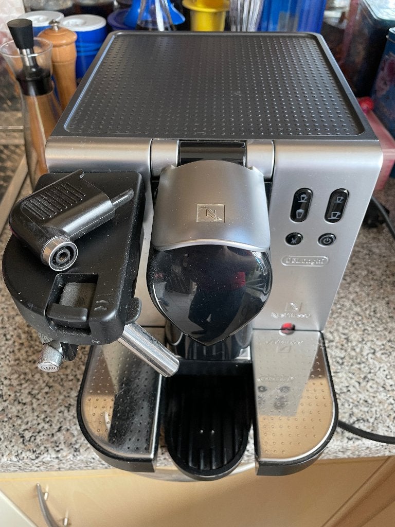 Nespresso Delonghi, Elektronische apparatuur, Koffiezetapparaten, Stoompijpje, Koffiepads en cups, Gebruikt, Koffiemachine