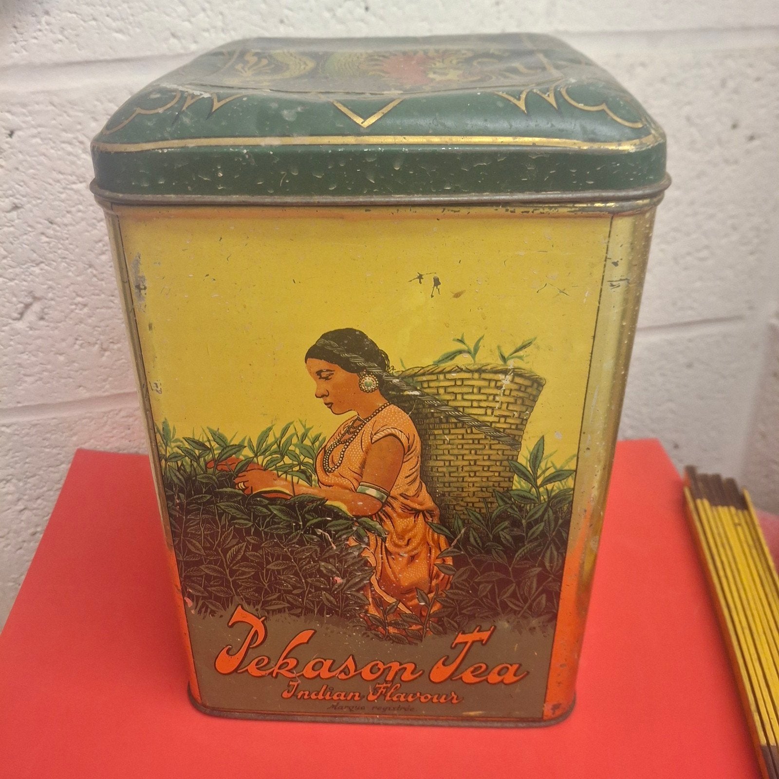 Pekason tea ancienne boite 28 cm sur 18, Collections, Enlèvement ou Envoi
