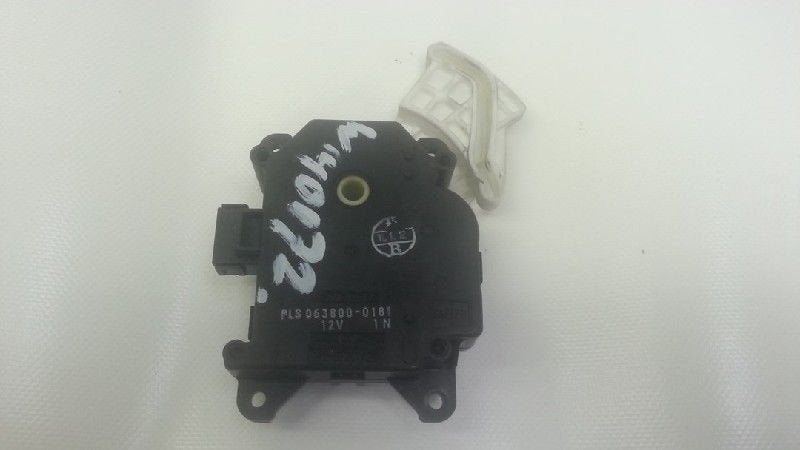 ACTIONNEUR MOTEUR VOLET CHAUFFAGE RAV4 (A2) (|0638000181|), Utilisé, Toyota