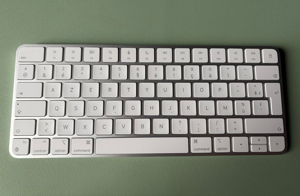 Apple Magic Keyboard (AZERTY, wit – MK2A3F/A), Ophalen, Azerty, Zo goed als nieuw, Draadloos