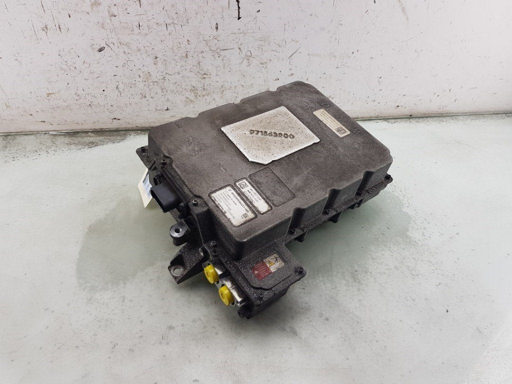 INVERTER ABS Porsche Taycan (Y1A) (|9J1907123F|), Gebruikt, Porsche Deutschland GmbH, Porscheplatz 1
70435  Stuttgart, DE, Porsche