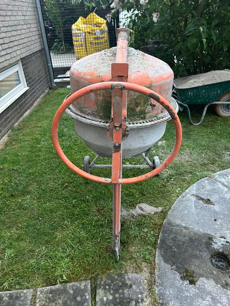 Betonmolen met werk, Doe-het-zelf en Bouw, Ophalen, Gebruikt