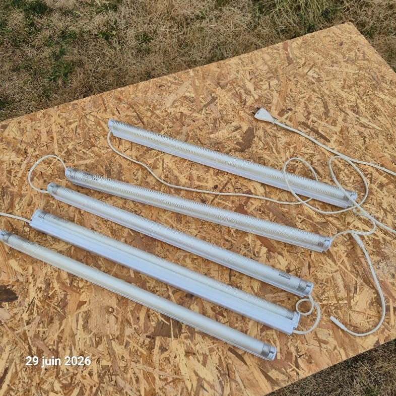 Lot de 5 lampes néon , 18 watts chaque, 60 cm, Autres culots, 10 à 30 watts, Comme neuf, Avec interrupteur