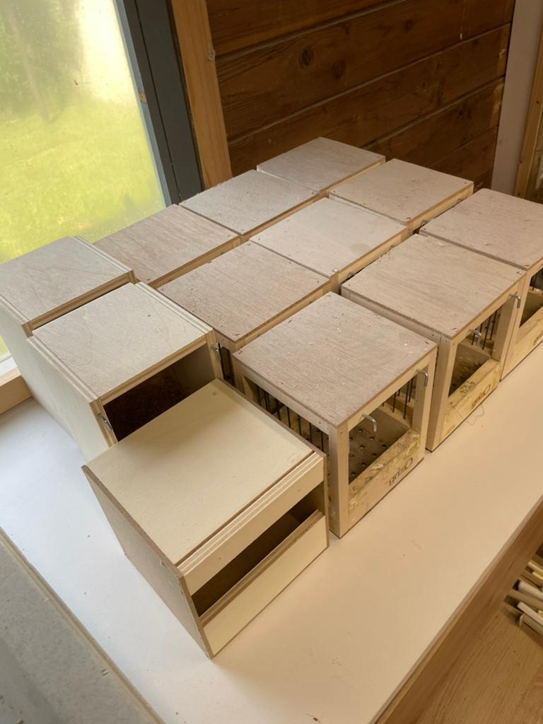 Lot nestbakjes in goede staat!