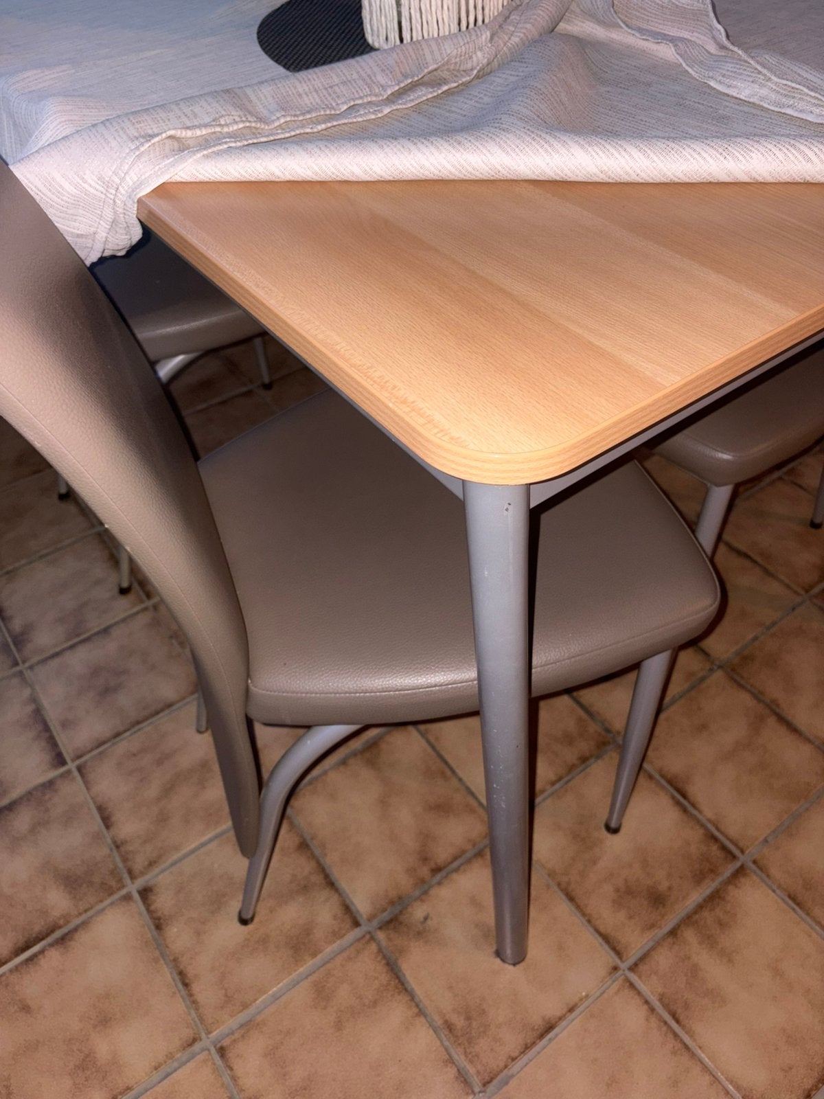 Tafel met 4 stoelen eetkamer of terras, Ophalen, Zo goed als nieuw