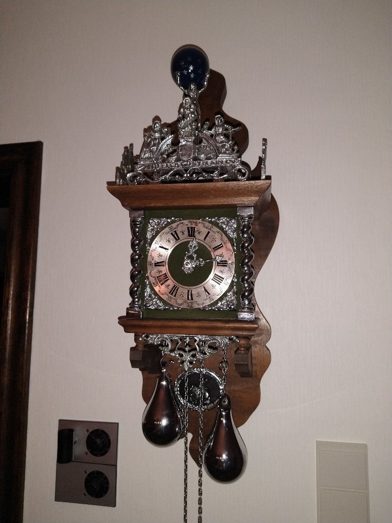Zaanse hangklok, Ophalen