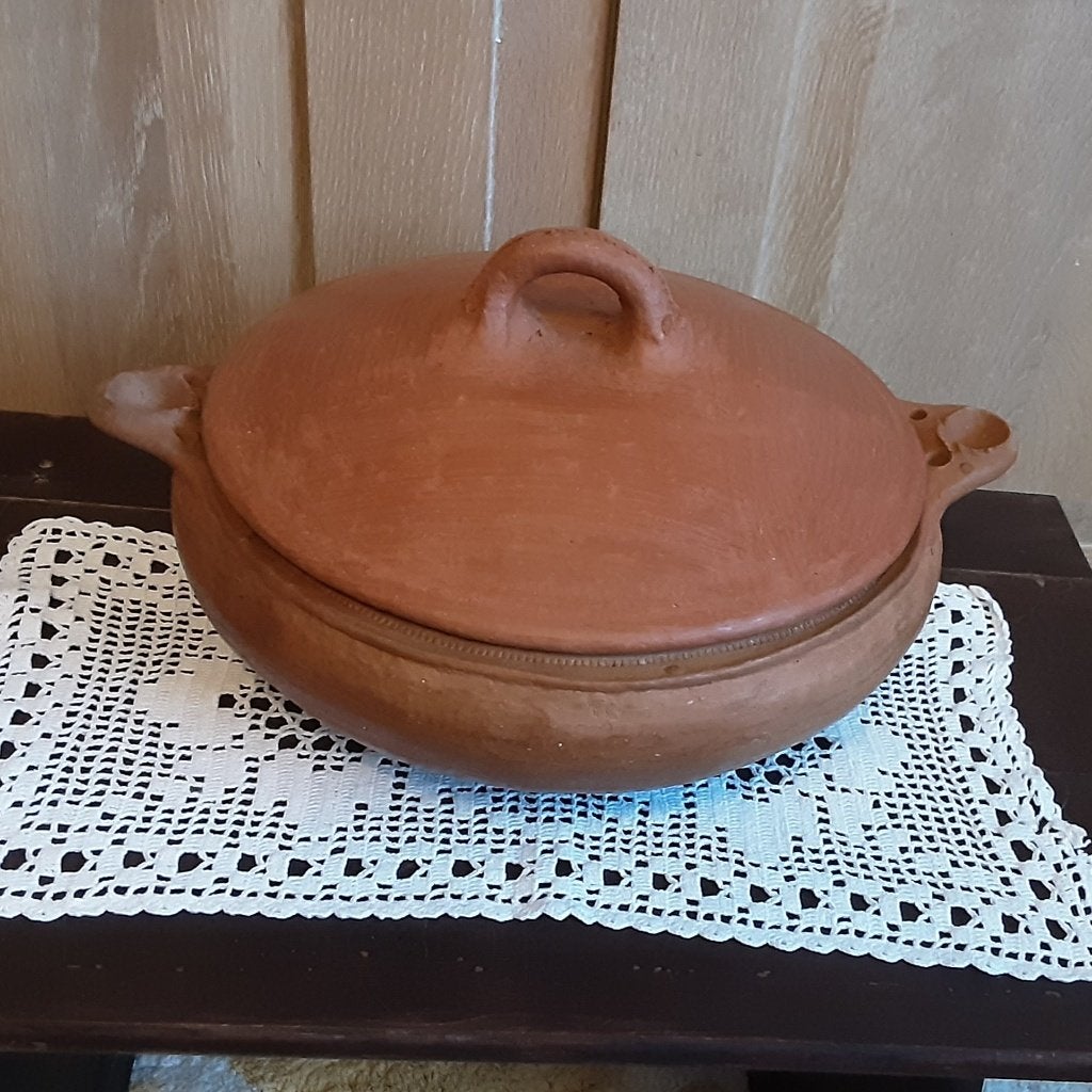 Handgemaakte aardewerken Tajine ovenschaal met deksel, Huis en Inrichting, Gebruikt, Tajine, Ophalen of Verzenden, Steen/keramiek