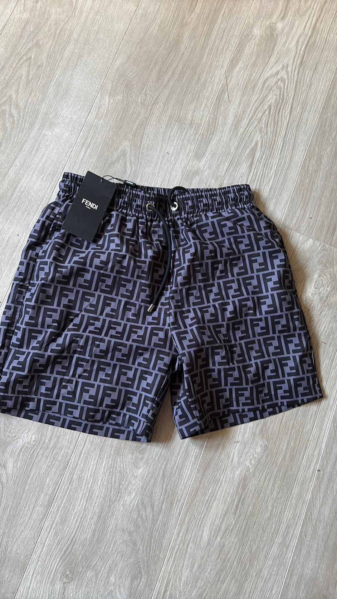 Short fendi, Enlèvement, Bleu