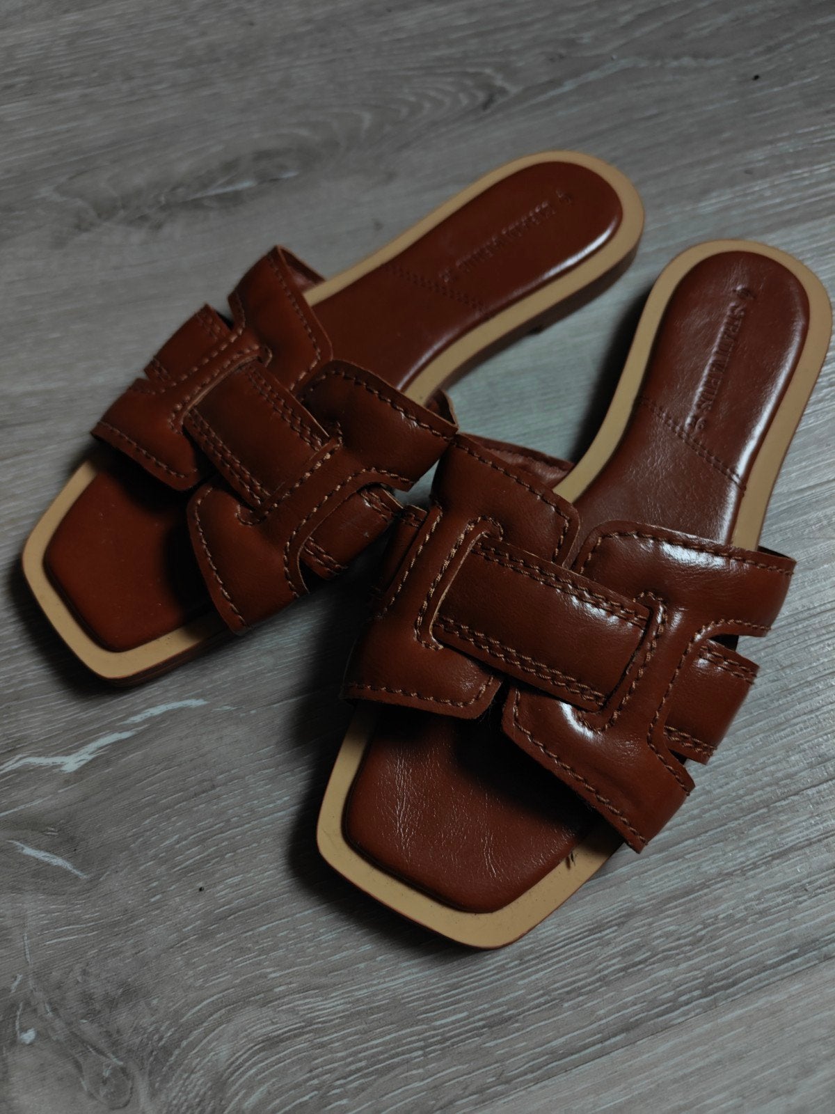 donkerbruine slippers Stradevarius Mt 36, Ophalen of Verzenden, Slippers