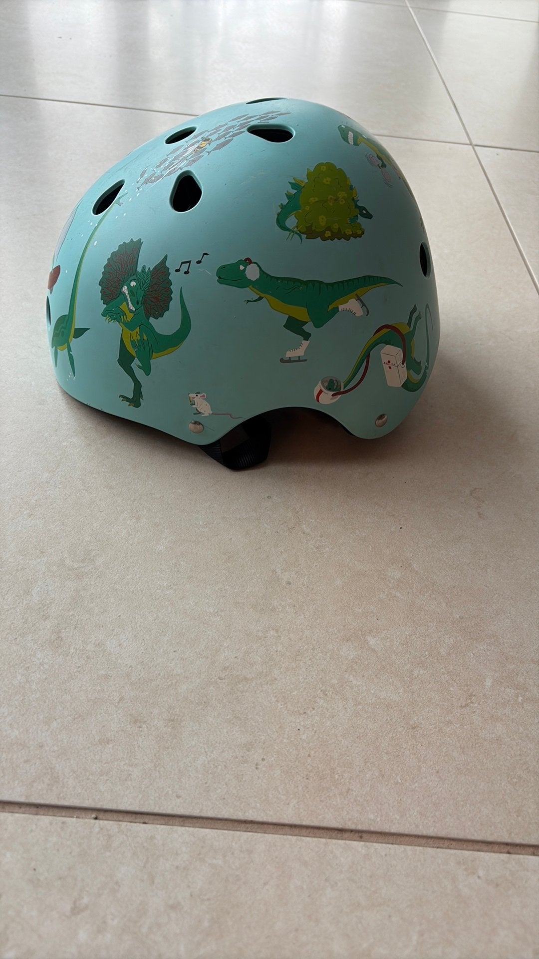 Hornit fietshelm dinosaur Medium, Vélos & Vélomoteurs, Accessoires vélo | Casques de vélo, Comme neuf, Garçon ou Fille, M, Enlèvement