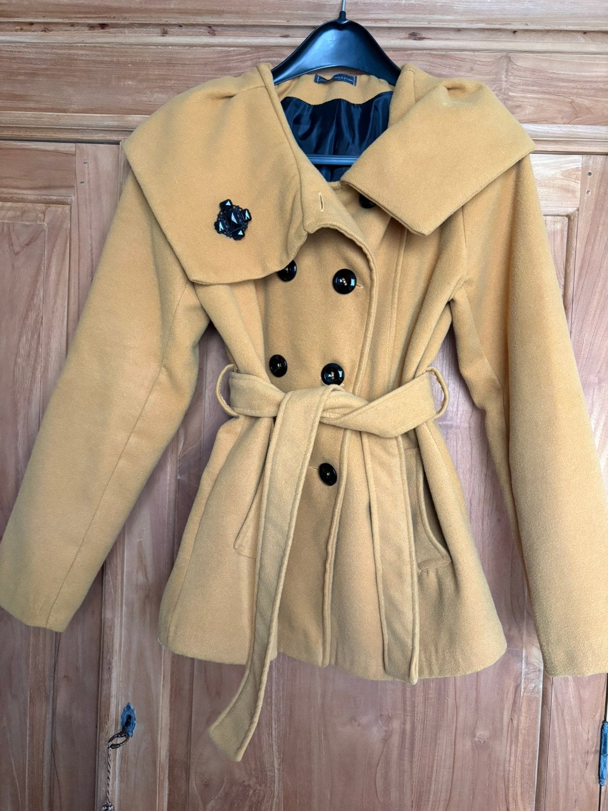 Okergele dames jas Maat 42, Vêtements | Femmes, Enlèvement ou Envoi, Comme neuf, Taille 42/44 (L), Jaune