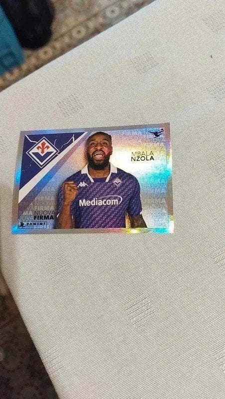 Panini / Sticker / Mbala Nzola / ACF Fiorentina / 2023-2024, Enlèvement ou Envoi, Neuf, Affiche, Image ou Autocollant