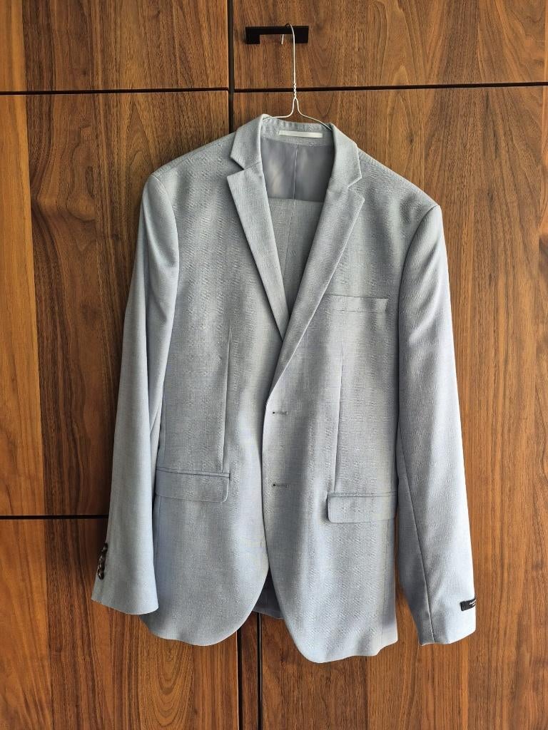 Lichtblauw/grijs kostuum jongens met wit hemd, Comme neuf, Enlèvement, Bleu, Taille 46 (S) ou plus petite