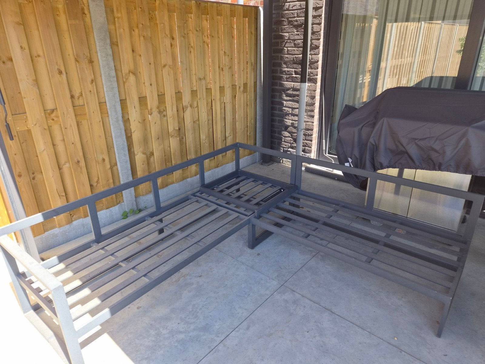 zitbank en tafel voor in de tuin, Tuin en Terras, Ophalen