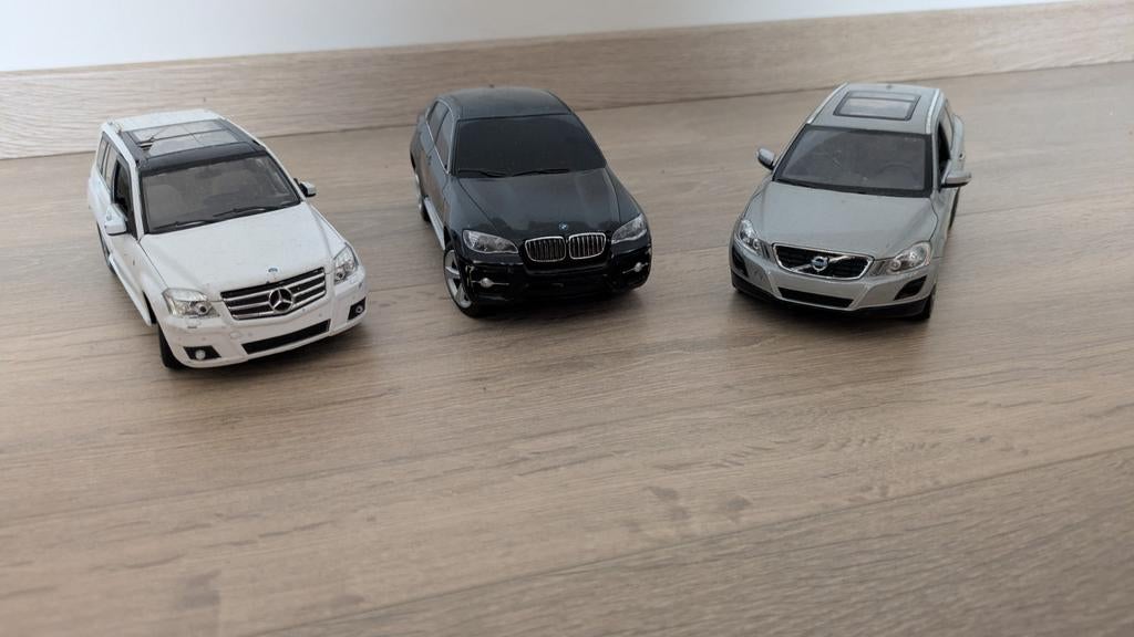 Set van 3 modelauto’s: Volvo XC60 en Mercedes GLK350 en BMW, Kinderen en Baby's, Ophalen, Gebruikt