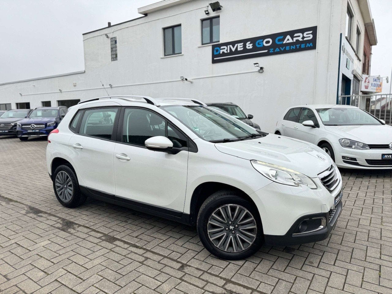 Peugeot 2008 1.2 Benzine Automaat * 1 JAAR GARANTIE *, Auto's, Stof, Gebruikt, 1199 cc, Wit