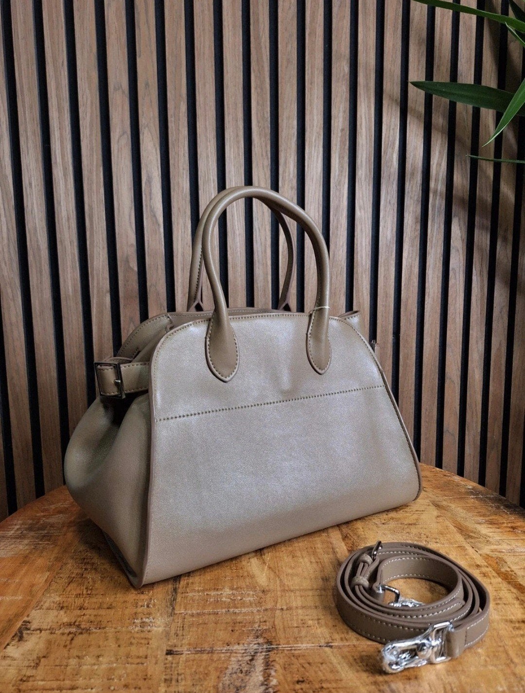 Sac en cuir pour femme, fabriqué en Italie, Neuf, Enlèvement ou Envoi, Moins de 40 cm, Beige