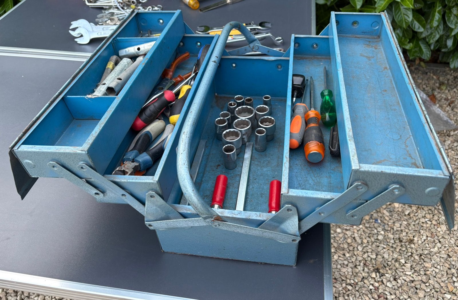COFFRE A OUTILS DE GARAGE ET AUTRES AVEC 90 outils, Bricolage & Construction, Enlèvement ou Envoi, Utilisé, Autres types