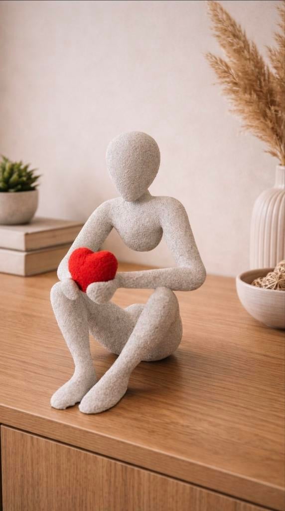 decoratiebeeldje met hart ️, Huis en Inrichting, Woonaccessoires | Boeddhabeelden, Ophalen of Verzenden