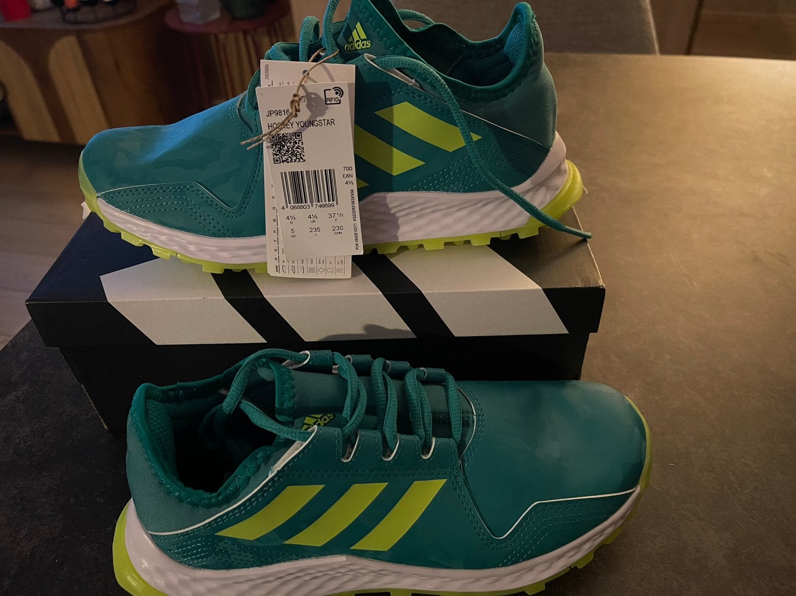 Chaussure hockey adidas 37 1/3, Kleding | Heren, Schoenen, Ophalen, Nieuw, Sportschoenen