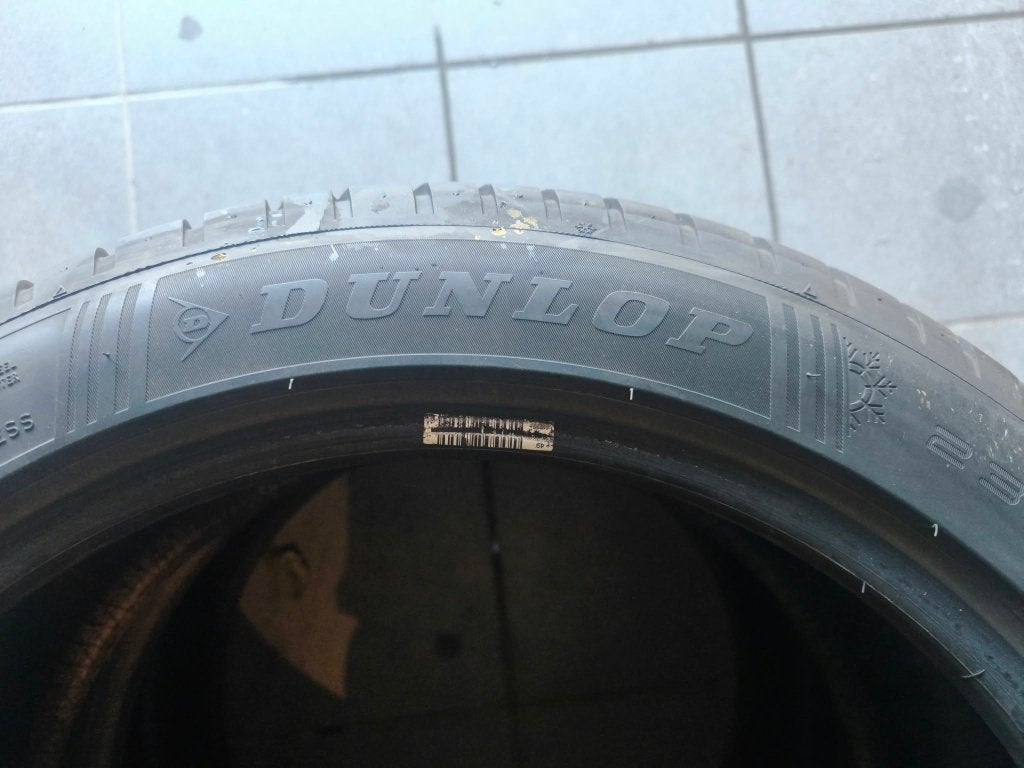 4 pneus hiver - 235/45R18 98v, Autos : Pièces & Accessoires, Neuf, Pneus hiver, Véhicule de tourisme, Enlèvement