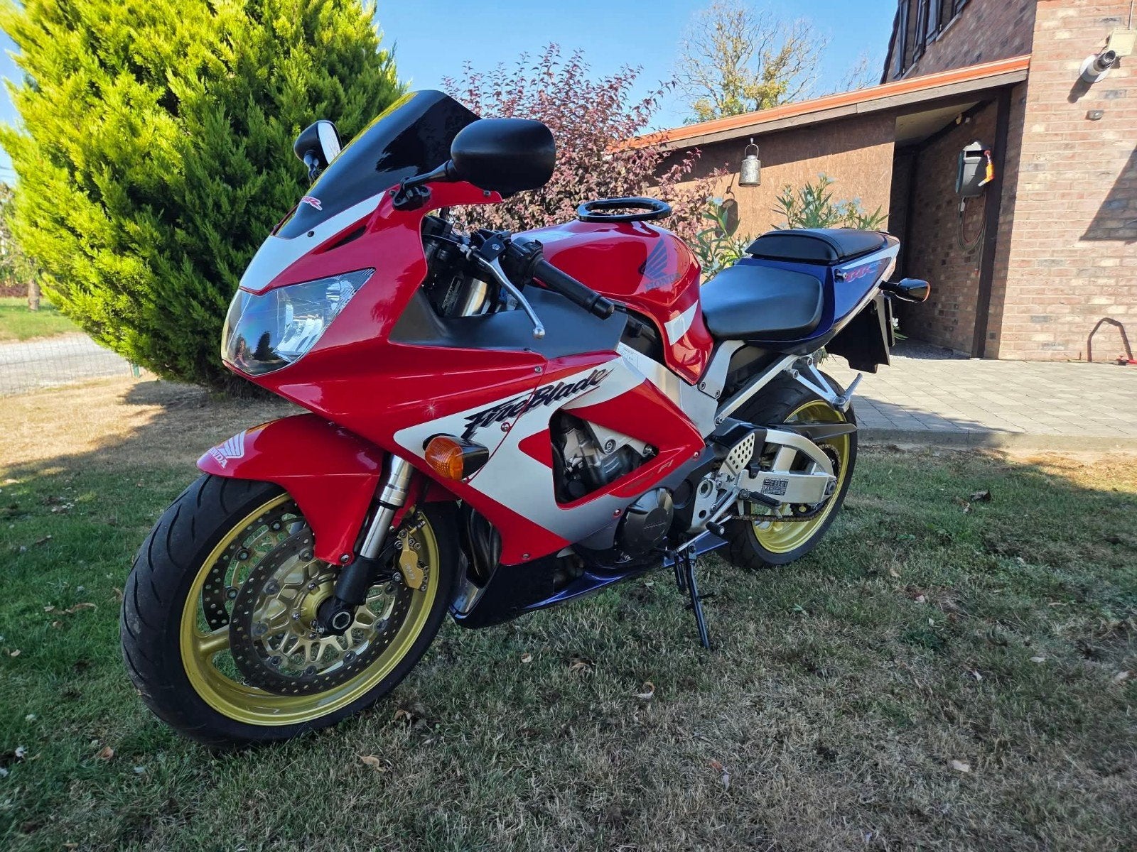 Honda CBR 929RR, Motoren, Particulier