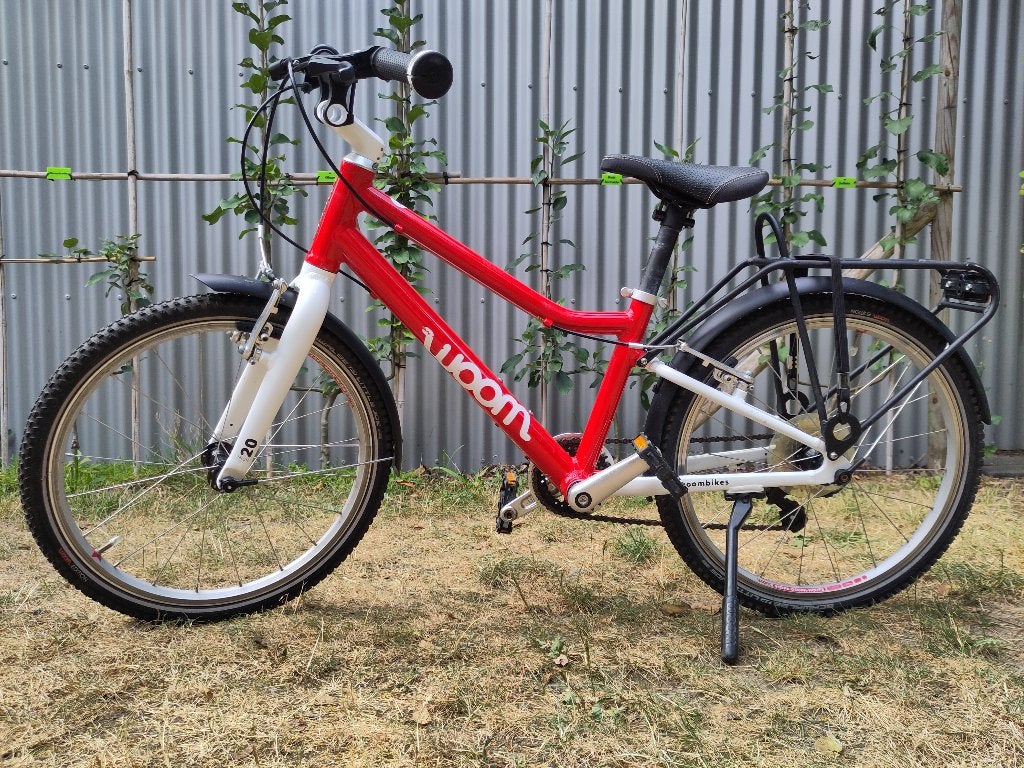 Woom 4 rode kinderfiets, Fietsen en Brommers, Fietsen | Kinderfietsjes, Zo goed als nieuw, 20 inch of meer, Velgrem, Ophalen