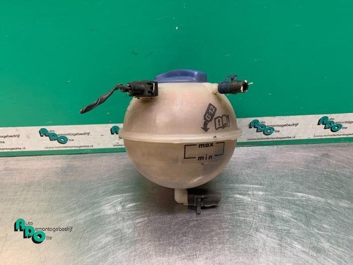 Réservoir d'expansion d'un Volkswagen Golf (Golf 91-), Volkswagen, -, 3 mois de garantie, Utilisé
