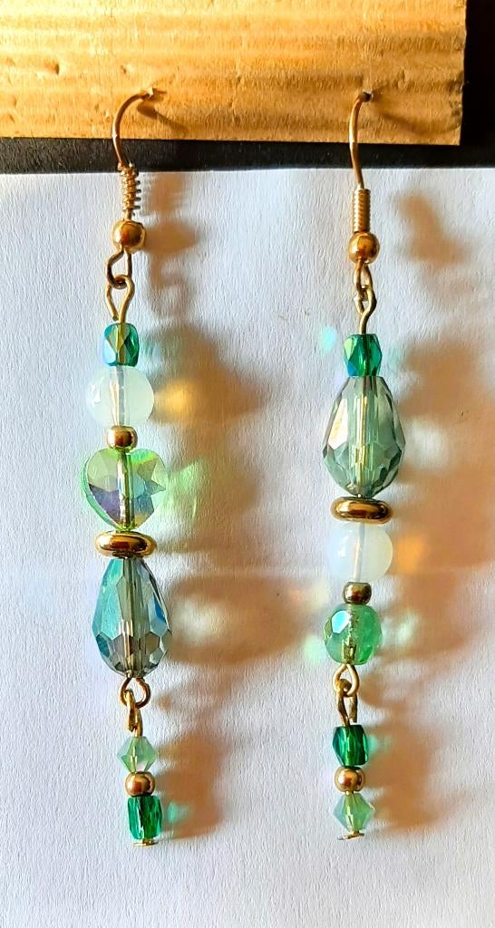 Te koop: Nieuw! Assymetrische groene oorbellen., Ophalen, Hangers, Nieuw, Glas