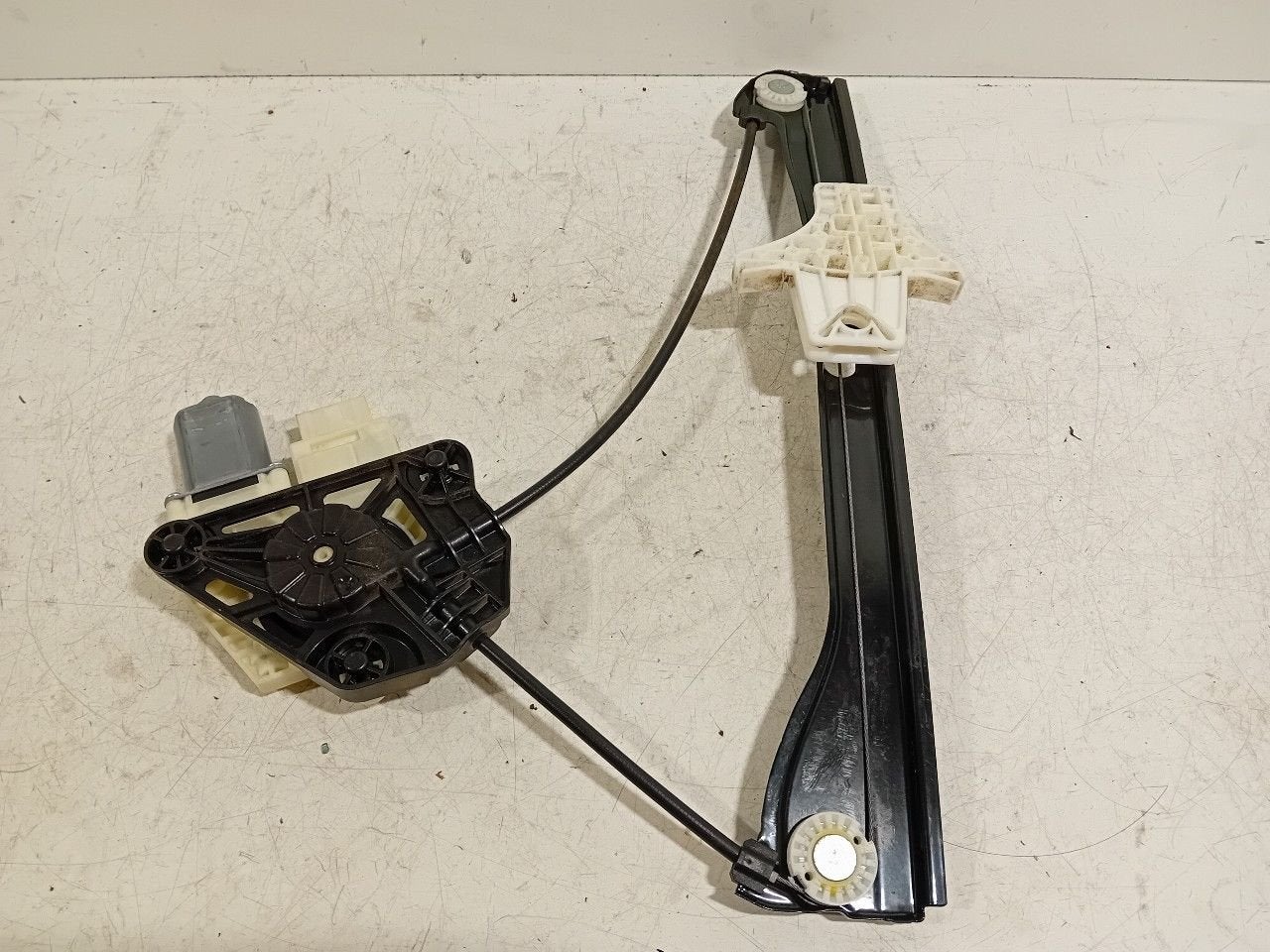 Raammechaniek elektrisch links achter Skoda Fabia, Onderdelen@venauto.nl, Van der Ven Autorecycling B.V., Ettenseweg 76, 4706 PB Roosendaal, The Netherlands