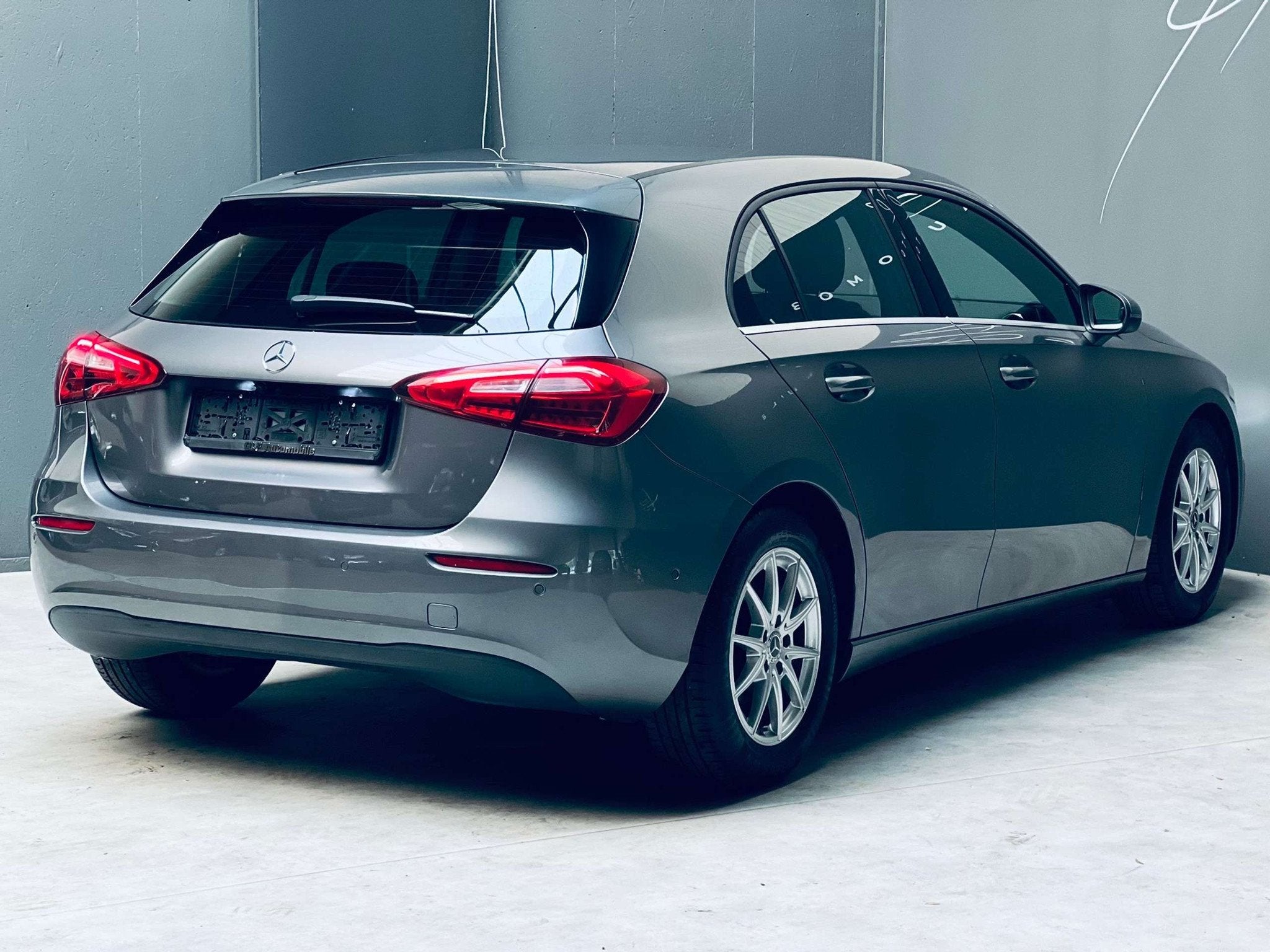 Mercedes-Benz A-Klasse 180 i *CLIMATISATION*CARPLAY*CARNET C, Auto's, Gebruikt, 4 cilinders, Lichtsensor, 136 pk