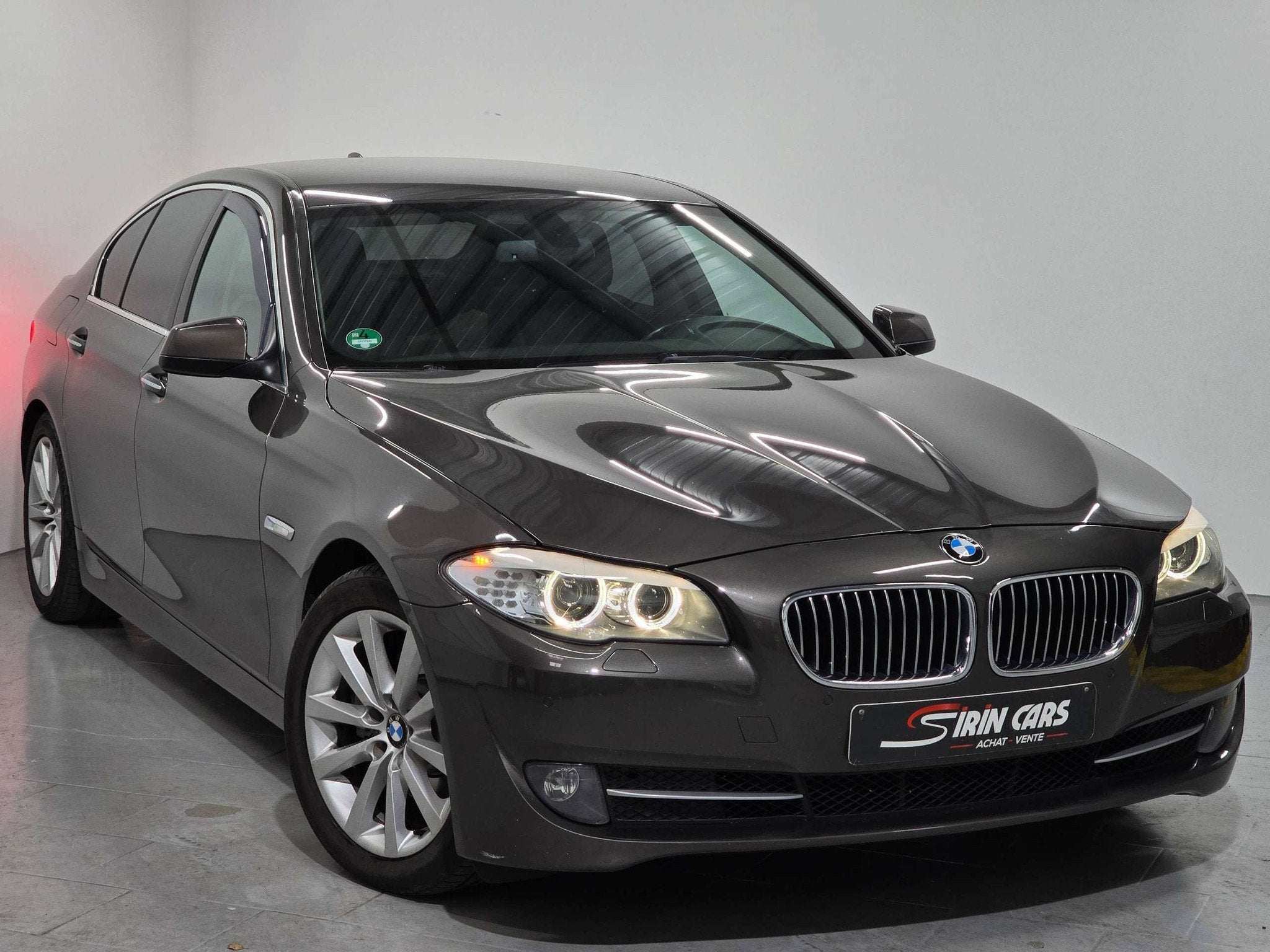 BMW 5 Serie 520 DA | Bi-Xénon | Caméra | Grand Navi | Cuir, Automaat, 4 cilinders, Bedrijf, Bi-Xenon koplampen