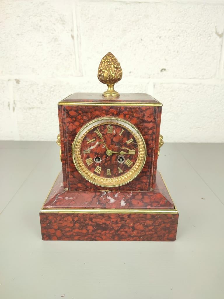Antieke rood marmeren klok, Antiek en Kunst, Ophalen of Verzenden